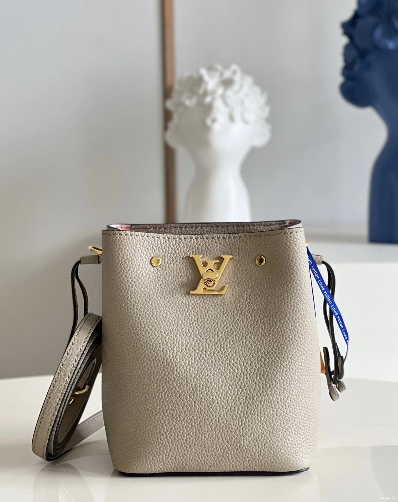 WIS BUCKET VUITTON LOUIS NANO LOCKME 0716